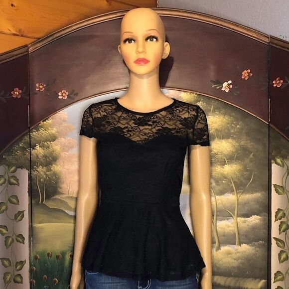 Forever 21 Juniors Black Lace Peplum Top Sz S - Picture 1 of 5